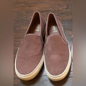 Keds 7.5 foam slip ons, mauve